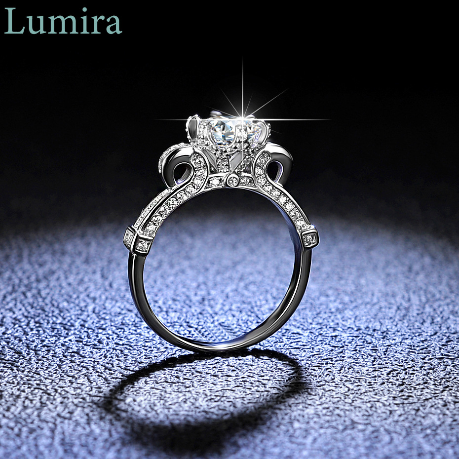 Moissanite Engagement Ring 1 Carat - Lumira كلاسيكي ستة شقوق 1 قيراط