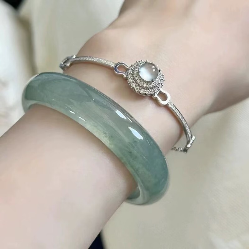 Bracelets - سوار بنقوش زهرية مصنوع من اليشم