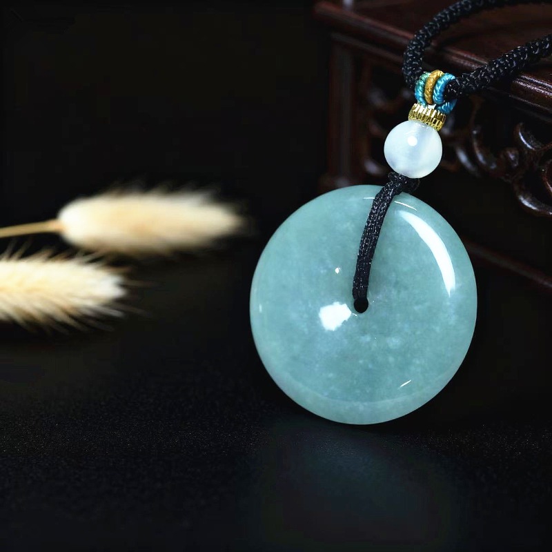 قلادة جديدة من اليشم الطبيعي ع - مراجعة Necklaces وسعره