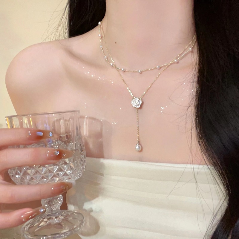 قلادة زهرة الكاميليا ذات الطبق - مراجعة Layered Pendant Necklace Aesthetic وسعره