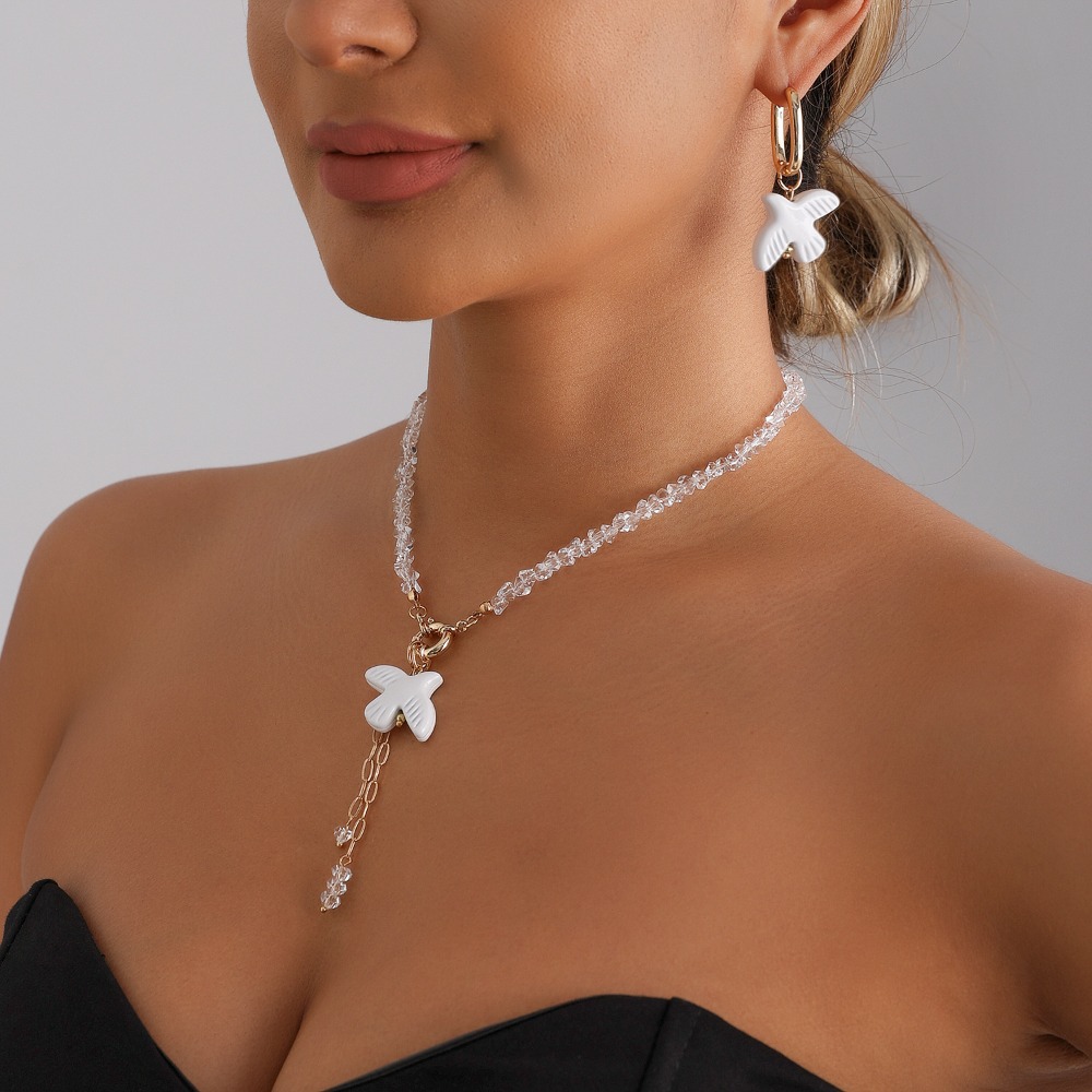 قلادة لؤلؤية بيضاء على شكل حما - مراجعة Layered Pendant Necklace Aesthetic وسعره
